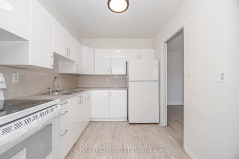 Photo 9 at 403 - 20 Edgecliffe Golfway, Flemingdon Park, Toronto