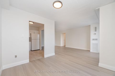 Photo 13 at 403 - 20 Edgecliffe Golfway, Flemingdon Park, Toronto