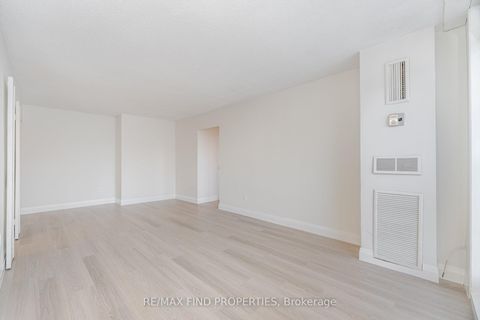 Photo 14 at 403 - 20 Edgecliffe Golfway, Flemingdon Park, Toronto