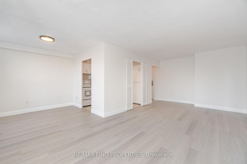Photo 15 at 403 - 20 Edgecliffe Golfway, Flemingdon Park, Toronto