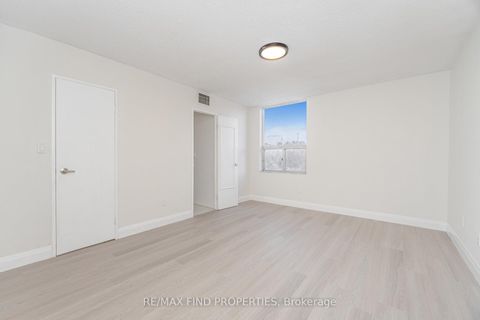 Photo 16 at 403 - 20 Edgecliffe Golfway, Flemingdon Park, Toronto
