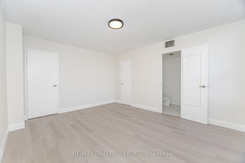 Photo 18 at 403 - 20 Edgecliffe Golfway, Flemingdon Park, Toronto