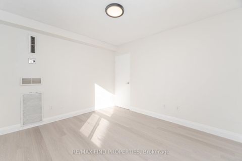 Photo 22 at 403 - 20 Edgecliffe Golfway, Flemingdon Park, Toronto