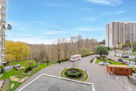 Photo 26 at 403 - 20 Edgecliffe Golfway, Flemingdon Park, Toronto