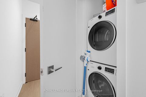 Photo 3 at 521 - 195 McCaul Street, Chinatown, Toronto