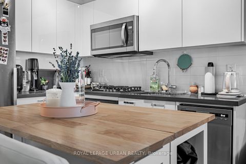 Photo 9 at 521 - 195 McCaul Street, Chinatown, Toronto