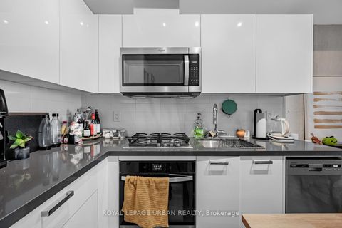 Photo 10 at 521 - 195 McCaul Street, Chinatown, Toronto