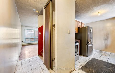 Photo 4 at 101 - 829 Richmond Street W, Niagara, Toronto