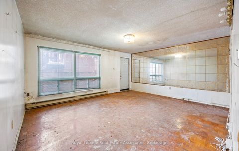 Photo 5 at 101 - 829 Richmond Street W, Niagara, Toronto