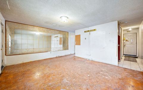 Photo 6 at 101 - 829 Richmond Street W, Niagara, Toronto