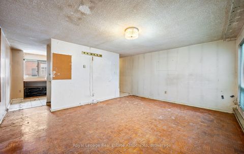 Photo 7 at 101 - 829 Richmond Street W, Niagara, Toronto