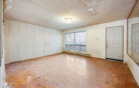 Photo 8 at 101 - 829 Richmond Street W, Niagara, Toronto