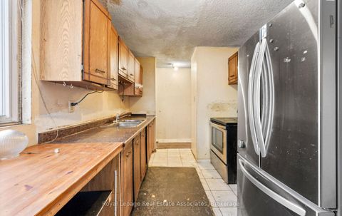 Photo 10 at 101 - 829 Richmond Street W, Niagara, Toronto