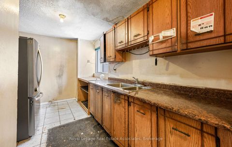 Photo 11 at 101 - 829 Richmond Street W, Niagara, Toronto