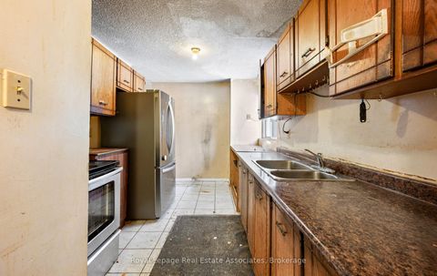 Photo 12 at 101 - 829 Richmond Street W, Niagara, Toronto