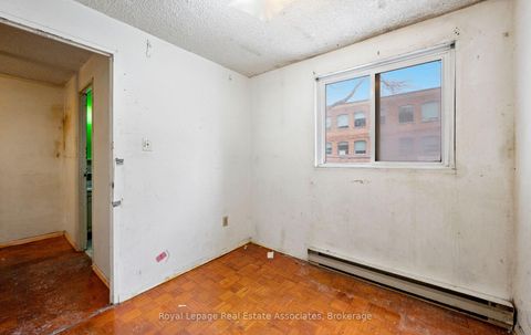 Photo 21 at 101 - 829 Richmond Street W, Niagara, Toronto