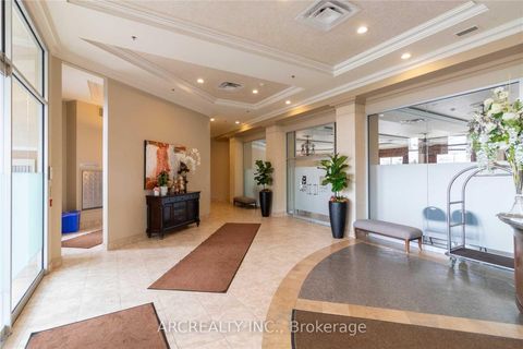 Photo 1 at 313 - 8 Maison Parc Court, Lakeview Estates, Vaughan