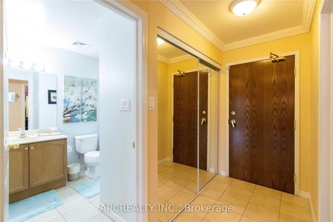 Photo 2 at 313 - 8 Maison Parc Court, Lakeview Estates, Vaughan