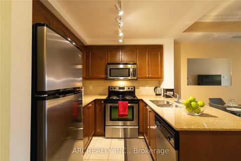 Photo 5 at 313 - 8 Maison Parc Court, Lakeview Estates, Vaughan