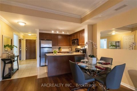 Photo 9 at 313 - 8 Maison Parc Court, Lakeview Estates, Vaughan