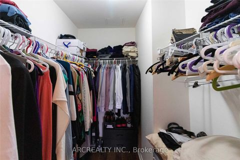 Photo 15 at 313 - 8 Maison Parc Court, Lakeview Estates, Vaughan