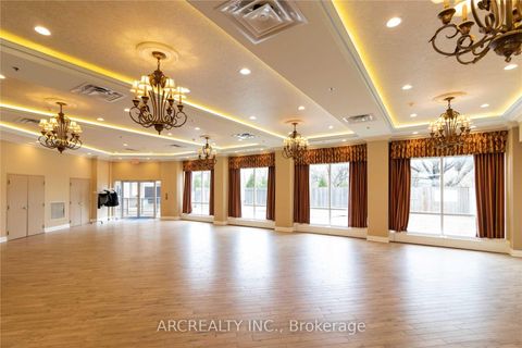 Photo 16 at 313 - 8 Maison Parc Court, Lakeview Estates, Vaughan