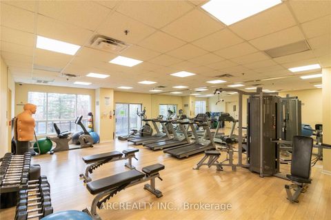 Photo 17 at 313 - 8 Maison Parc Court, Lakeview Estates, Vaughan