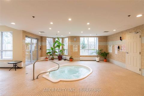 Photo 18 at 313 - 8 Maison Parc Court, Lakeview Estates, Vaughan