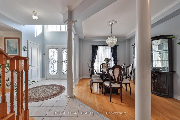 Photo 6 at 2 Sandway Crescent, Maple, Vaughan