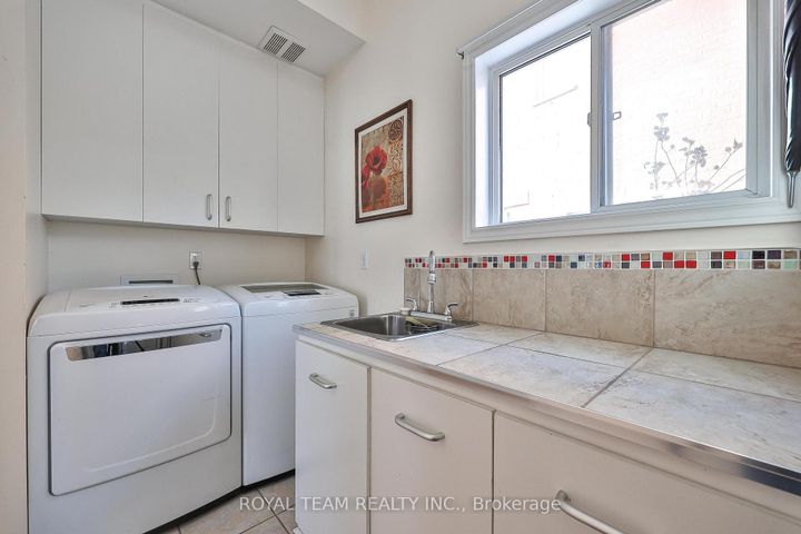 Photo 10 at 2 Sandway Crescent, Maple, Vaughan
