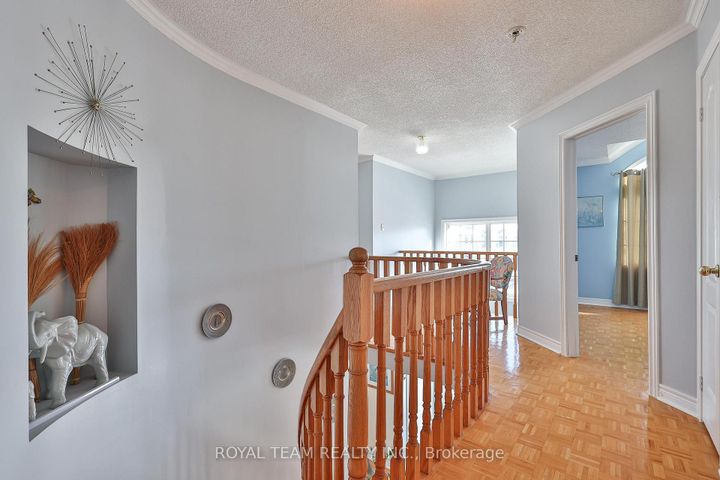 Photo 11 at 2 Sandway Crescent, Maple, Vaughan