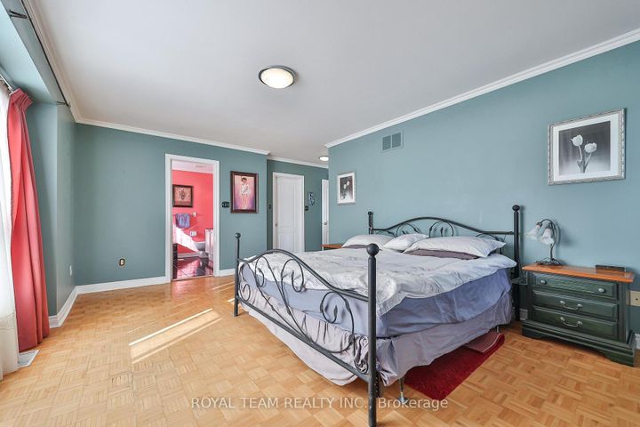 Photo 13 at 2 Sandway Crescent, Maple, Vaughan