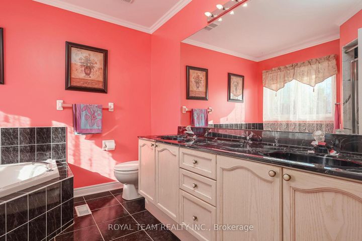 Photo 15 at 2 Sandway Crescent, Maple, Vaughan