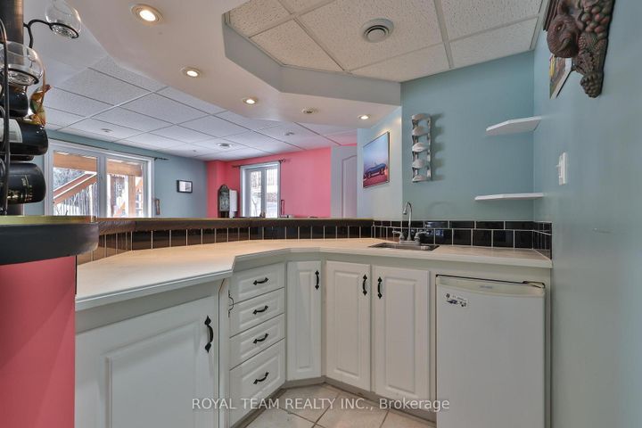 Photo 32 at 2 Sandway Crescent, Maple, Vaughan