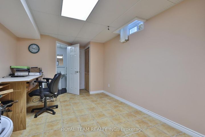 Photo 34 at 2 Sandway Crescent, Maple, Vaughan