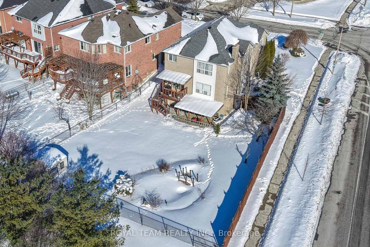 Photo 37 at 2 Sandway Crescent, Maple, Vaughan