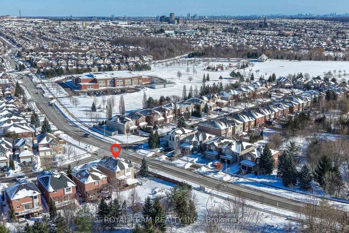 Photo 39 at 2 Sandway Crescent, Maple, Vaughan