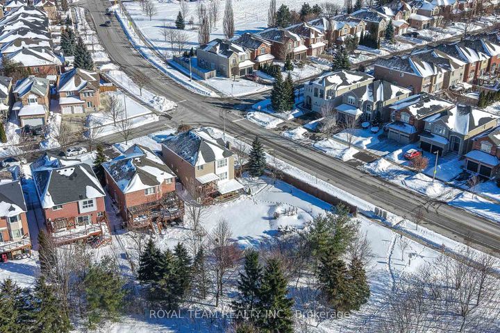 Photo 40 at 2 Sandway Crescent, Maple, Vaughan