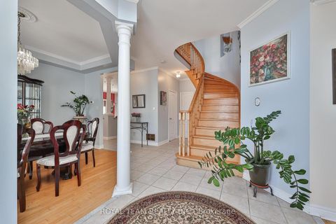 Photo 5 at 2 Sandway Crescent, Maple, Vaughan