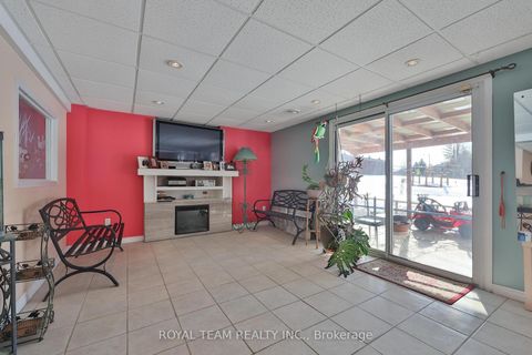 Photo 30 at 2 Sandway Crescent, Maple, Vaughan