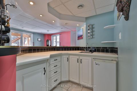 Photo 32 at 2 Sandway Crescent, Maple, Vaughan