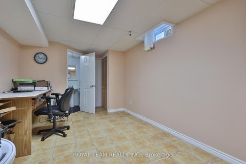 Photo 34 at 2 Sandway Crescent, Maple, Vaughan