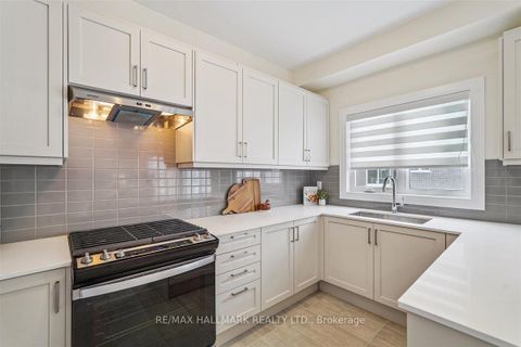 Photo 7 at 21 La Reine Avenue, Oak Ridges, Richmond Hill