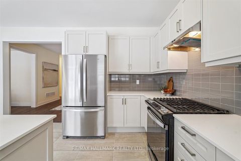 Photo 8 at 21 La Reine Avenue, Oak Ridges, Richmond Hill