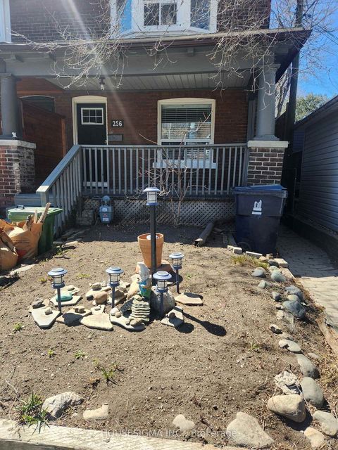 Photo 2 at 256 Woodbine Avenue, The Beaches, Toronto