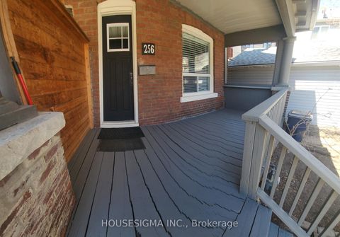 Photo 3 at 256 Woodbine Avenue, The Beaches, Toronto