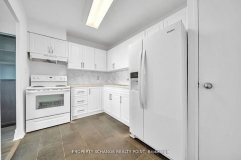 Photo 13 at 1004 - 15 Vicora Linkway Way, Flemingdon Park, Toronto