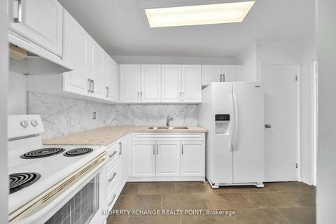 Photo 16 at 1004 - 15 Vicora Linkway Way, Flemingdon Park, Toronto