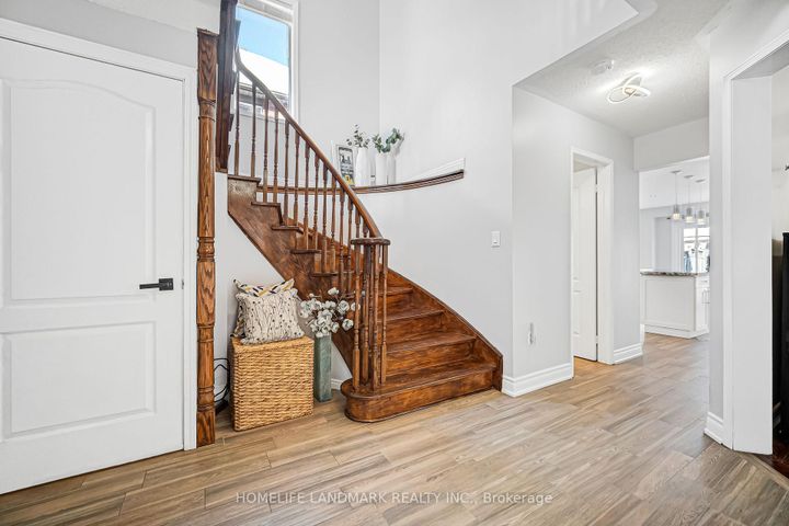 Photo 7 at 5303 Russell View Road, Central Erin Mills, Mississauga