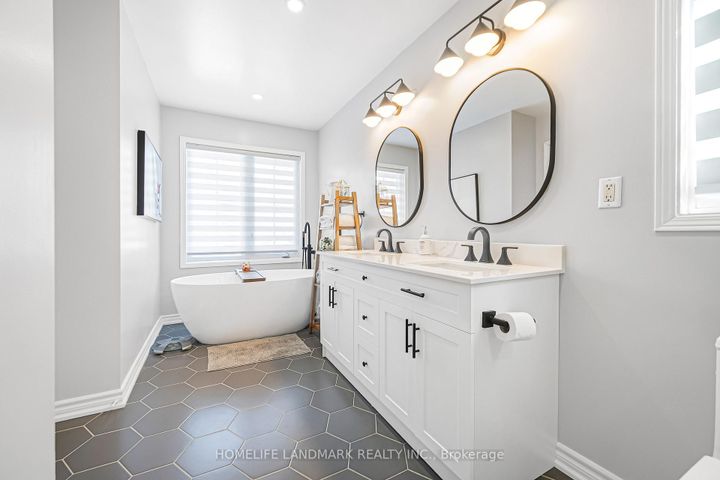 Photo 27 at 5303 Russell View Road, Central Erin Mills, Mississauga